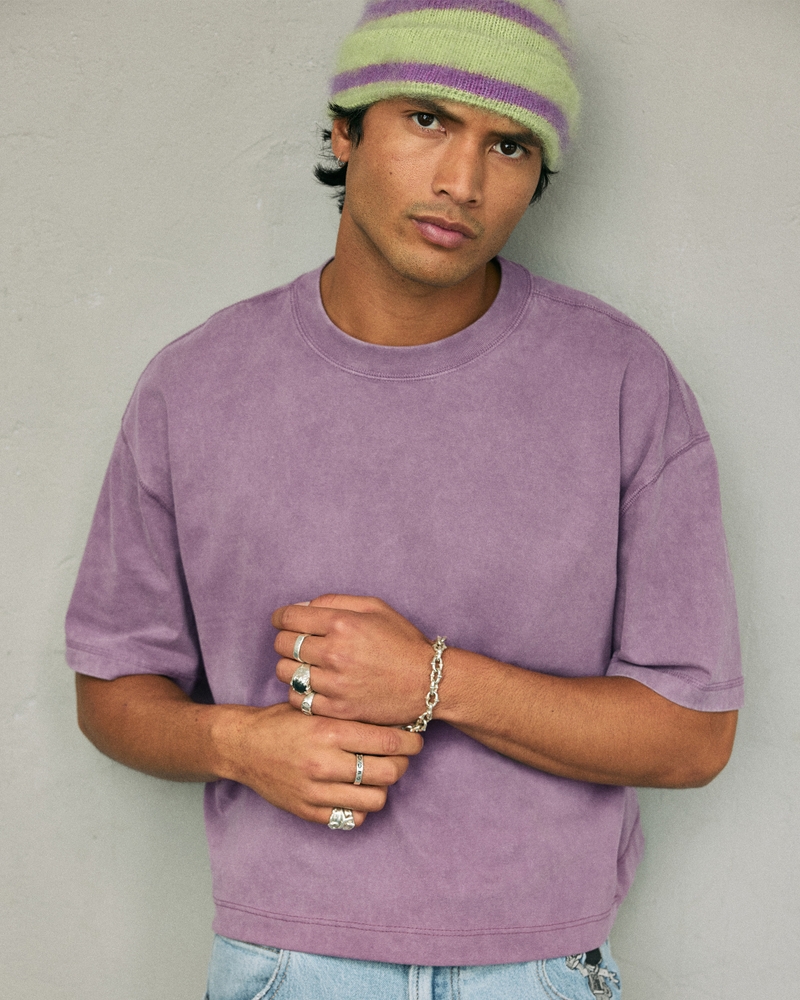 square-cut short-length heavy-duty washed crew neck t-shirt