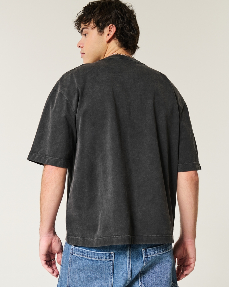 square-cut short-length heavy-duty washed crew neck t-shirt