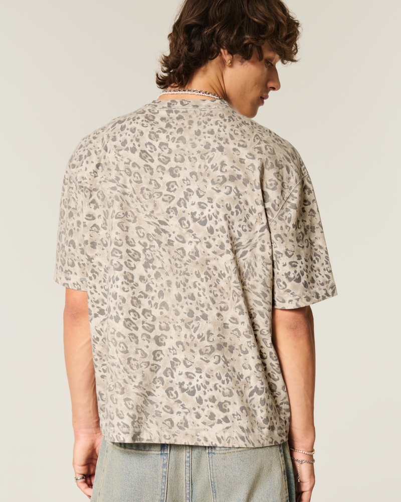 square-cut short-length heavy-duty washed crew neck t-shirt