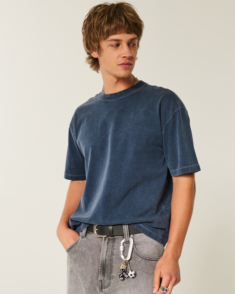square-cut short-length heavy-duty washed crew neck t-shirt